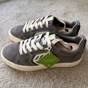NWT- Cariuma Catina pro sneaker